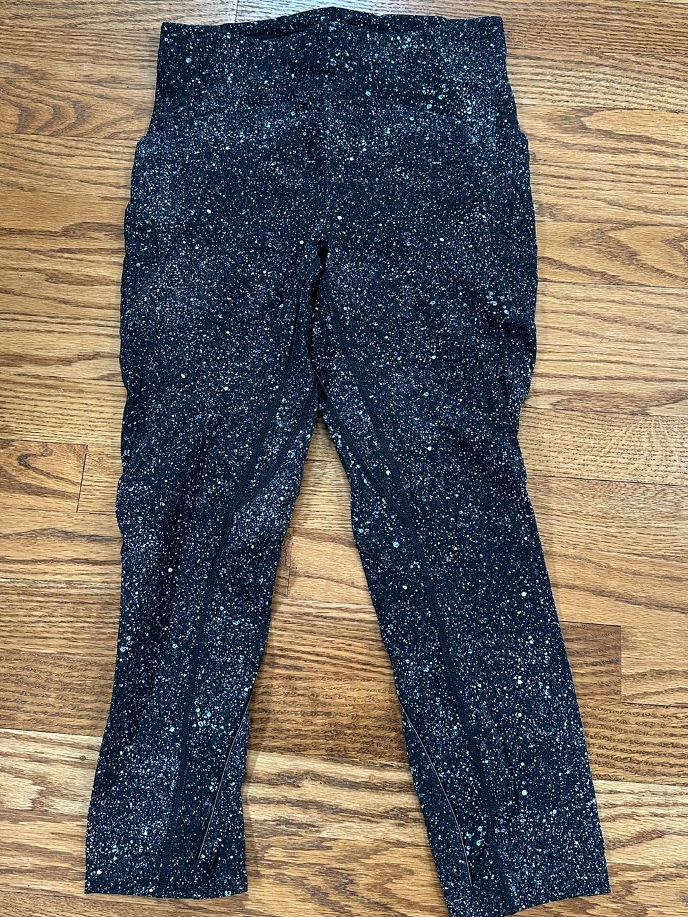 Excellent condition Lululemon Athletica Galaxy print star Leggings Cropped